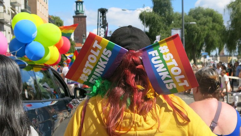 Gå med Stolt Funkis i Stockholm Pride